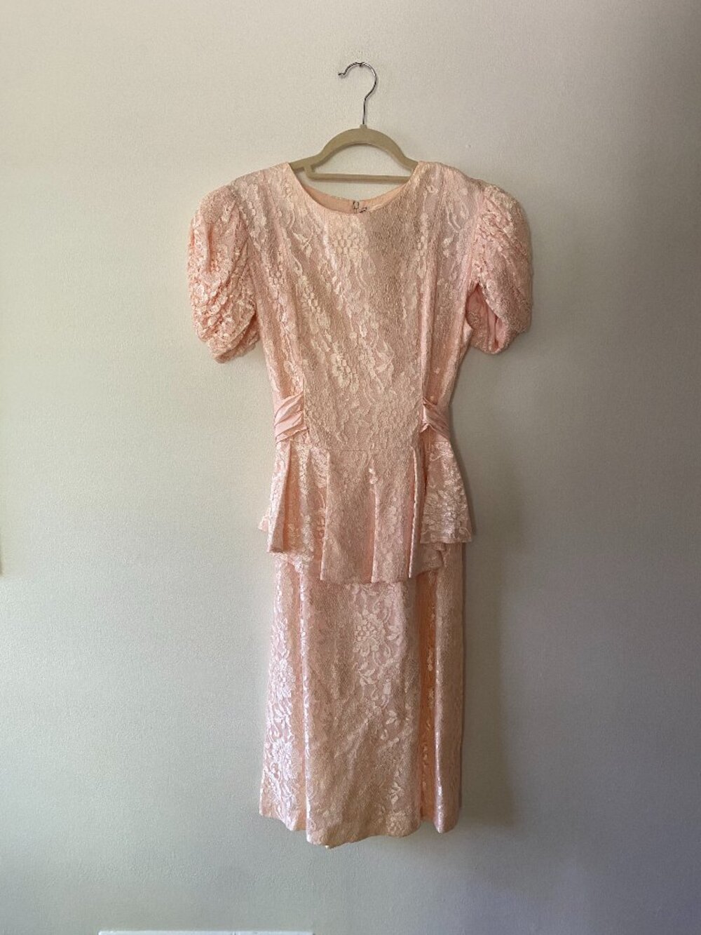 Vintage 1980s Pink Lace Peplum Puff Sleeve Dress S/M Pretty in Pink Prom